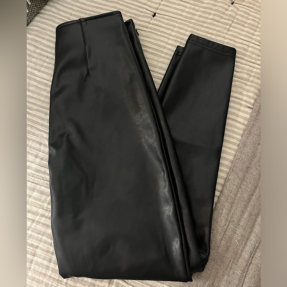 Abercrombie & Fitch Classic Vegan Leather Legging Black Sz S Short EUC - Picture 5 of 11